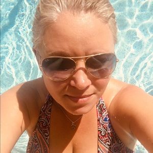 Meet your Posher, Christine